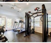 Gated Buckhead Retreat with Gym & Pool - Ferienwohnung Atlanta