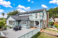 Lakeview Landing Boat Lift Multi-Level Deck Walk to Moody Gardens - Bed and Breakfast Galveston