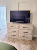 Newly renovated Apartment with King Bed and Free parking - B&B Roanoke