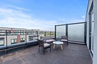 Modern Midtown Toronto Townhome with Parking & Rooftop Patio - B&B Toronto