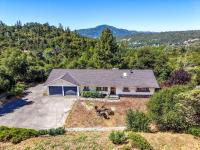 Yosemite Retreat, Hot Tub, Game Room and Near Bass Lake - Chambres d'hôtes Oakhurst