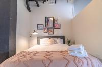McCormick Place Huge 2BR Cozy Loft Suite with Optional Parking Sleeps 8 Near Soldier Field and Grant Park - Chambres d'hôtes Chicago