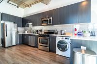 Family Friendly Spacious 3BR Suite Sleeps up to 10 guests with Optional Parking and Gym Access Near McCormick Place and Soldier Field - Chambres d'hôtes Chicago