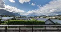 Cosy apartment with a lake view & close to town - B&B Wanaka