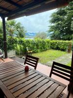 Casa lalla - charming house with garden and lake view - B&B Fiumelatte