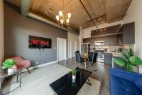 McCormick Place 2BR Suite with Patio, Skyline View and Optional Parking Sleeps 6 Near Soldier Field and Grant Park - Chambres d'hôtes Chicago