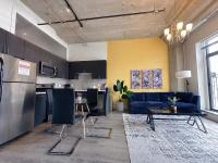 McCormick Place 2BR Suite with Patio, Skyline View and Optional Parking Sleeps 6 Near Soldier Field and Grant Park - Chambres d'hôtes Chicago
