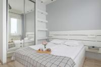 Air-Conditioned Two Bedroom Family Apartment by Noclegi Renters - B&B Cracovia