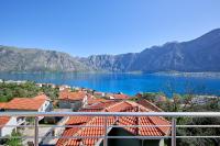 Modern 2BR Flat - 5 Minutes from the Beach - Bed and Breakfast Gornji Stoliv