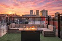 Spacious 2BR South Loop Suite with Skyline View, Optional Parking and Gym Access Close to McCormick Place, Grant Park, Museum Campus & CTA Lines - B&B Chicago