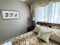 Bright 3-Bedroom Suite with Indoor Jacuzzi - B&B Winnipeg