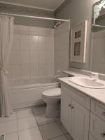 Bright 3-Bedroom Suite with Indoor Jacuzzi - B&B Winnipeg