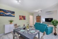 Stylish and bright 2 bedroom with balcony DCAR1-1 - Bed and Breakfast San Ġwann