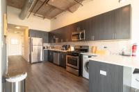 McCormick Place Luxurious and Spacious 3BR in Downtown Chicago with Optional Parking Sleeps 10 guests - B&B Chicago