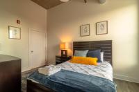 McCormick Place Luxurious and Spacious 3BR in Downtown Chicago with Optional Parking Sleeps 10 guests - Bed and Breakfast Chicago