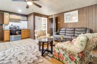 Metro Detroit Home Base w/ Yard, Pets Welcome! - B&B Farmington Hills