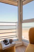 Beachfront Apartment with Panoramic Sea View - B&B Middelkerke