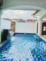 Homestay & Pool Laman Sri Aman Pontian - Bed and Breakfast Pontian Besar