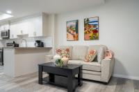 2BR Stylish & Private Suite FREE Banff Pass Netflix Parking SE Calgary - B&B Calgary