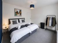 Modern 3 Bed House Ideal for Contractors - Bed and Breakfast Grimsby