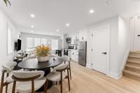 Luxury Deluxe 2 BR - 2 Beds - Stylish - New Build Downtown - B&B Toronto