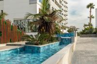 Seaside Pool View 3BR Apt with 2 Balconies - Bed and Breakfast Tanger