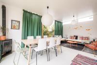 4BR, Garden & BBQ, 5min to Milícias Beach, Easy Park, Casa Yucca - B&B São Roque