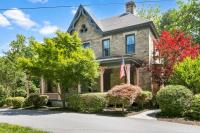 Spacious Studio on Historic Inn Property - B&B Asheville