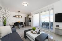 Novea Family Apartment with Terrace & Parking - Chambres d'hôtes Biograd na Moru