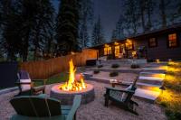 Riverside Luxury Cabin with Hot Tub, Fire Pit, Patio, by Forest & Peak Retreats - B&B Cascade-Chipita Park