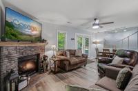 Natures Serenity Sleeps 6 Dog Welcome Hot Tub - B&B Sevierville