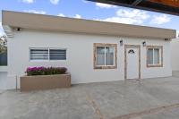 Chic Studio Kitchen WiFi TV Steps to Beach - B&B El Centenario