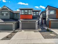 Entire Modern, Stylish 2BR Suite with Private Entrance - B&B Calgary