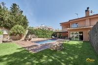Casa con Piscina Privada, Barbacoa y Sala Juegos, Creixell - B&B Creixell