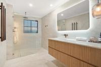 Dazzling Harbour Views, City Escape - Pool and Gym - Bed and Breakfast Darwin