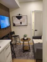 Private 1BR Suite with Fireplace & Parking in Milton - B&B Milton