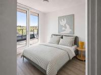Brand New 1BR Suite with AC Walk to The Drive - B&B Vancouver