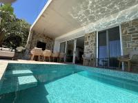 Gialova Hills - Luxury Villa with Private Pool, Garden & Seaview - B&B Gialova