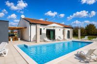 Beautiful villa with private pool on peaceful location, village Sveti Kirin - Chambres d'hôtes Vodnjan