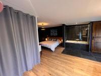 Habitación con cama grande 