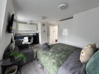 Top Floor Studio Flat in Maida Hill, W9- B3 - B&B Londra