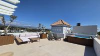 Penthouse Belisimo - gerenoveerd appartement met balkon & zeezicht - Chambres d'hôtes Estepona