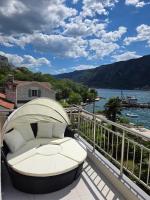 Loft Apartment Capitano on the sea shore - B&B Kotor