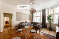 Spacious 2BR Apartment with Terrace & AC in Old Town by EasyBNB Premium - B&B Praga