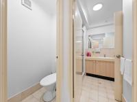 50 Bright Breezy East Perth Pool Gym & Parking - B&B Perth