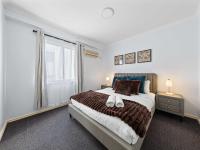 50 Bright Breezy East Perth Pool Gym & Parking - B&B Perth