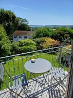Sea Gem - large holiday cottage in Tenby with private parking - B&B Tenby