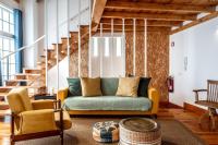 Breezy Sunlit Loft in Porto Brandão - B&B Caparica