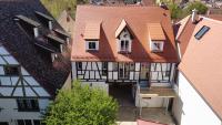Historischer Pferdestall im Zentrum von Weißenburg mit 2 Parkplätzen, Terrasse und Balkon - Chambres d'hôtes Weissenburg in Bayern