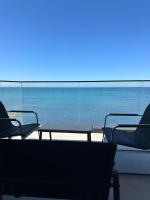Appart vue mer pieds dans l'eau, Aïn Bénian - B&B ’Aïn Benian